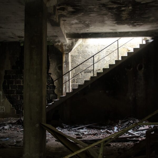 ruin, stairs, abandoned-542097.jpg