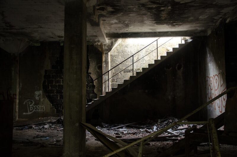 ruin, stairs, abandoned-542097.jpg